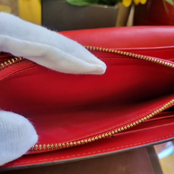 Louis Vuitton Patent Sweet Monogram Sarah Wallet Pomme D'Amour (COA) - Picture 12 of 16